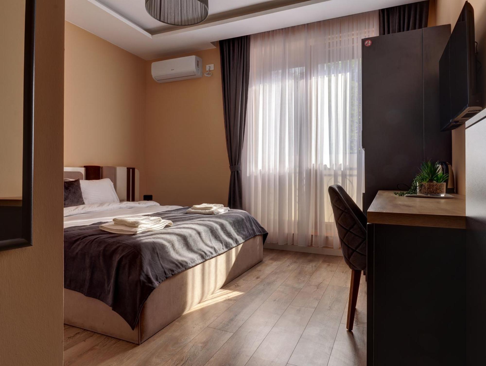 Midtown Prishtina Stays - Central Location Prishtinë Exterior photo