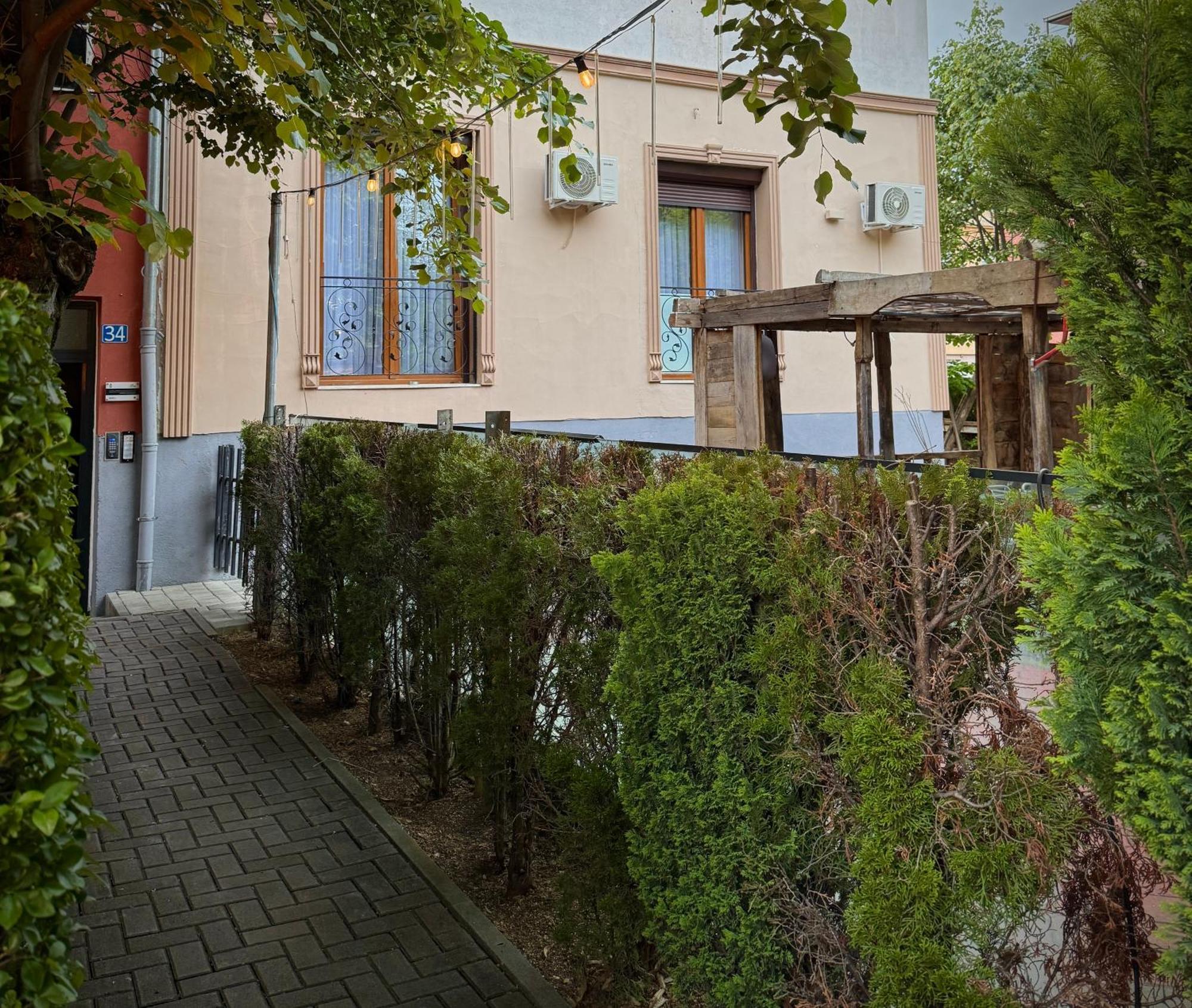 Midtown Prishtina Stays - Central Location Prishtinë Exterior photo